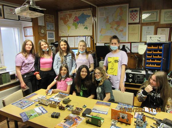 Učenici OŠ Supetar posjetili supetarski radio klub