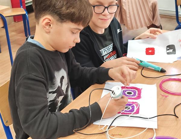 Veliki broj učenika na danima tehničke kulture u splitskoj OŠ Brda